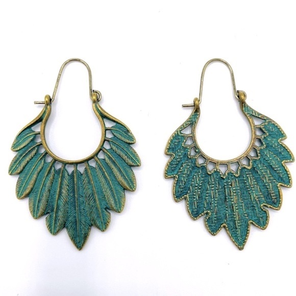 Definitely Della Jewelry - Boho Festival Turquoise Feather Fashion Earrings